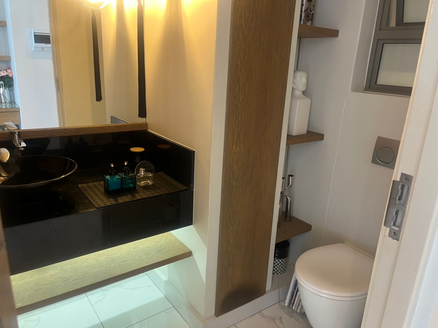 2 Bedroom Property for Sale in Sea Point Western Cape